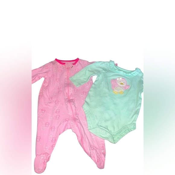 (Carters Brand) Girls Size 0-3 Months - Picture 1 of 4